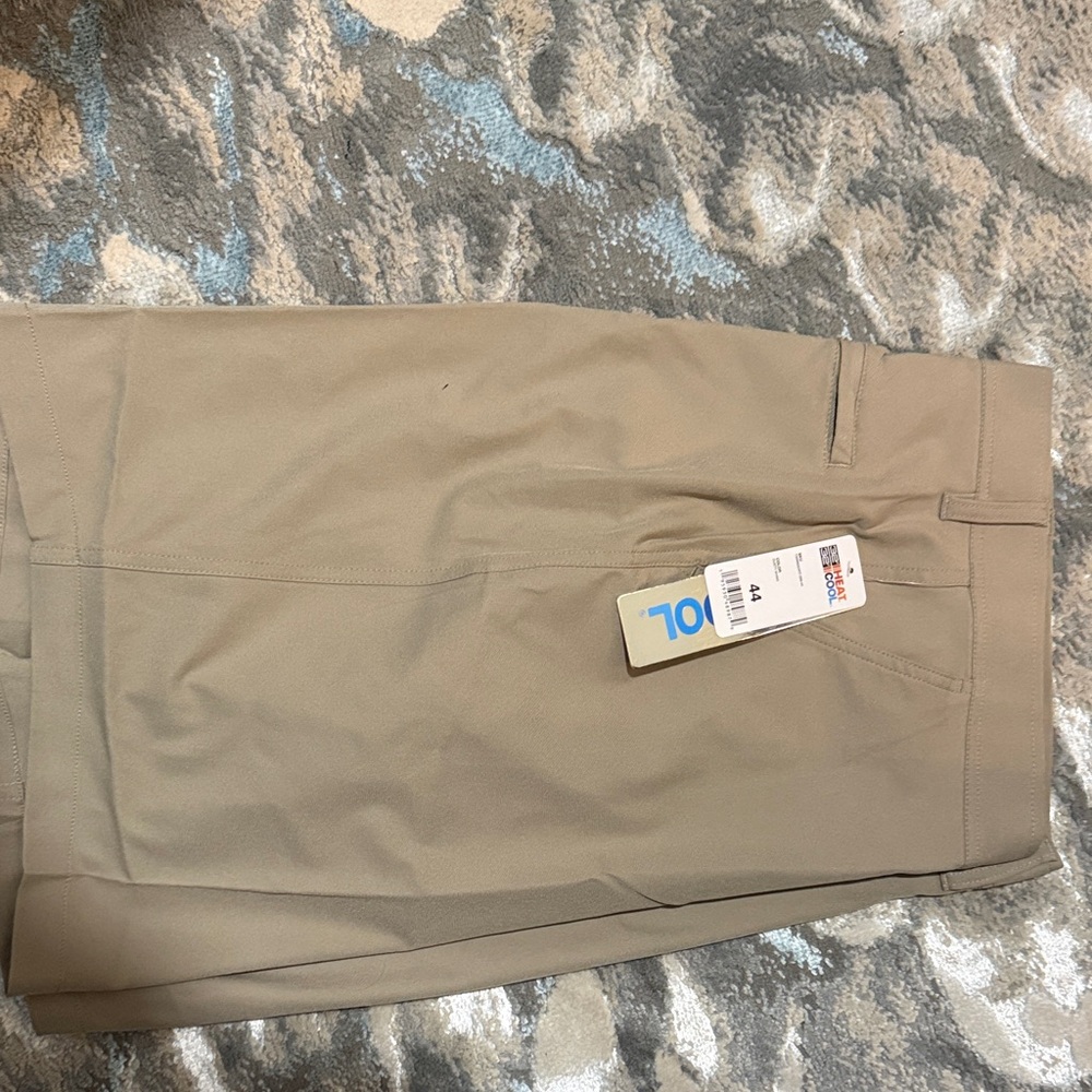 32 Degrees Men's Tan Flat Front Shorts